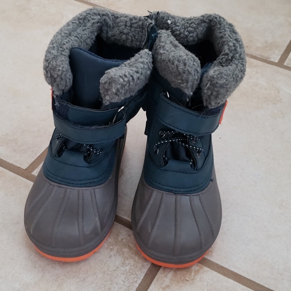 Cat & Jack snow boots size 9